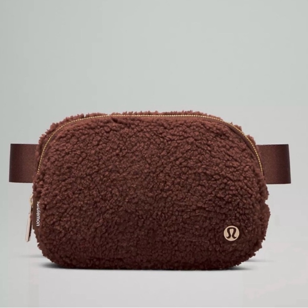 Lululemon Sherpa Everywhere Belt Bag